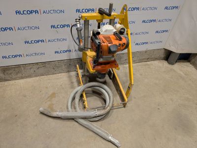 l'image d'une machine posée sur le sol