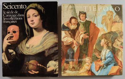 deux livres posés sur une table