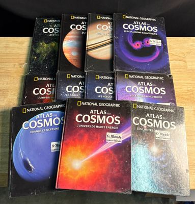 un grand nombre de livres posés sur une table