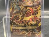 gros plan d'une boîte de cartes pokemon sur une table