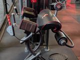 a machine that is sitting in the middle of a gym