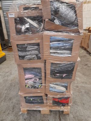 LOT DE  VETEMENTS DONT NOMBREUX ENCORE SOUS BLISTERS + CHAUSSURES + CH