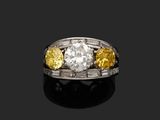 une bague sertie d'un diamant et de trois autres diamants