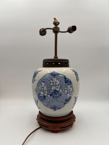 ART D'ASIE - Grand vase monté en lampe à deux feux et à décor en ...