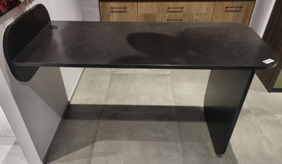 Bureau haut d'accueil en SILESTONE gris foncé en trois éléme…