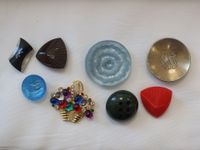 Un lot de boutons fantaisie en diverses matière dont en plas… (photo 5)