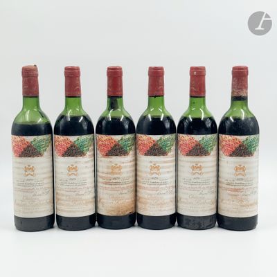 six bouteilles de vin sont alignées dans une rangée
