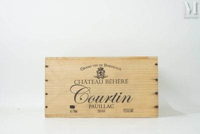 un coffret en bois contenant une bouteille de vin