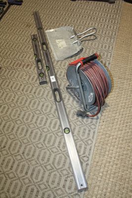 une photo des outils nécessaires à la pose de la moquette