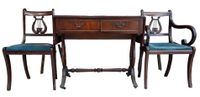 Bureau de style anglais dessus cuir à décor de lyre avec deu… (photo 2)