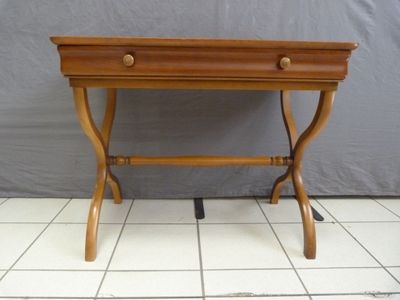 Console en bois vernis ouvrant par un tiroir en ceinture.