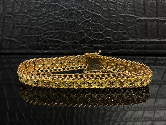 Bracelet ajouré à décor de fleurettes en or 18 carats 750 millièm...