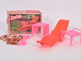 Ensemble de mobilier pour maison de poupée Barbie comprenant un fauteuil, une table et une chaise