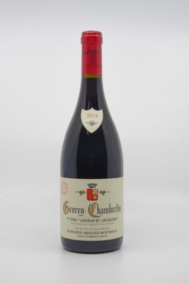 bouteille de vin rouge avec bouchon rouge sur fond blanc