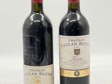 deux bouteilles de vin posées l'une à côté de l'autre sur une table