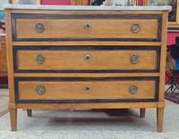 Commode Louis XVI à 3 tiroirs ,dessus marbre. (photo 3)