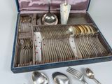 silverware in a case with spoons, forks, spoons and spoon spoons