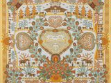 une broderie au point de croix représentant un patchwork orné d'une ferme et d'arbres