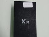 une boîte noire portant le logo k30