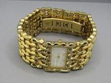 bracelet couleur or avec un fermoir en diamant et un fermoir carré