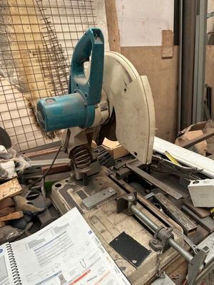 a picture of a machine that is sitting on a table