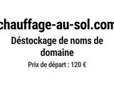 une photo en noir et blanc d'un panneau sur lequel on peut lire « chatfrage - au - sol com »