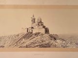 une photo d'un château au sommet d'une montagne