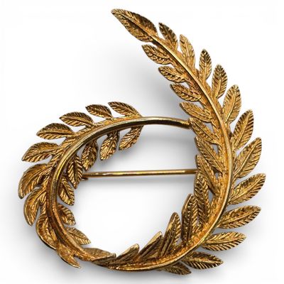 Broche en or jaune texturé (750 millièmes) en forme de feuil…