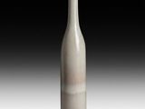 vase recouvert d'un émail gris avec un émail blanc sur la face extérieure du vase