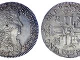 une pièce d'argent avec une croix au recto et une couronne au verso