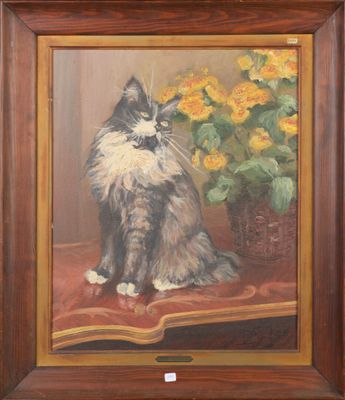 tableau représentant un chat noir et blanc assis sur une table à côté d'un vase de fleurs