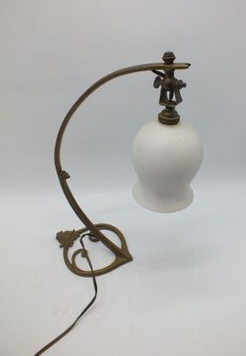 Lampe de bureau à piètement laiton et globe dépoli blanc - Photo 1