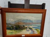 quelqu'un tient un chevalet en bois sur lequel est posé un tableau