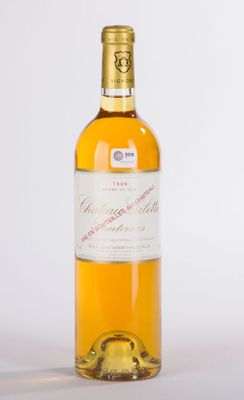 la bouteille de vin blanc se trouve à côté d'un verre de vin