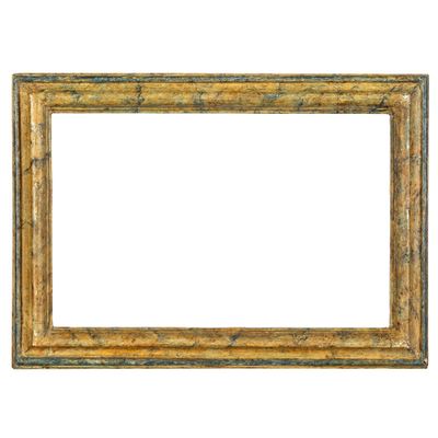 un vieux cadre en bois avec un fond blanc