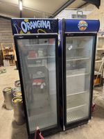 2 Armoires réfrigérées ORANGINA, 1 porte vitrée, froid posit…
