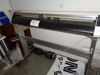 une grande machine installée dans une pièce
