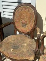 Paire de fauteuils à dossier médaillon en cabriolet, en hêtr… (photo 5)