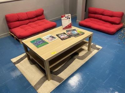 - 1 caisson à tiroirs - 2 canapés drap et palette