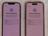 deux iPhones posés côte à côte sur un lit recouvert d'un drap blanc