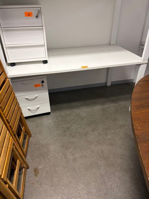 an image of a white desk with drawers in a room