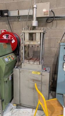 Compresseur à chaud thermodurcissable manuel - Photo 1