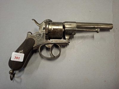 REVOLVER à broche, cal 9 mm. Brochet et barillet gravés de m…