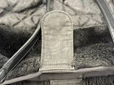 une image montrant un gros plan d'un sac muni d'une bandoulière