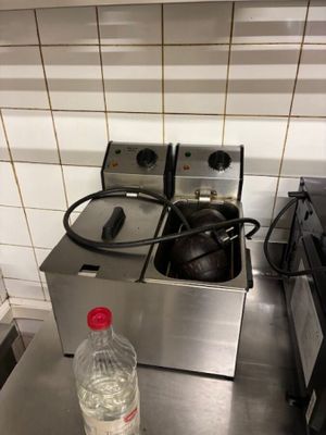 1 friteuse à deux bacs ROLLER GRILL