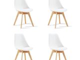 quatre chaises blanches aux pieds en bois sur fond blanc