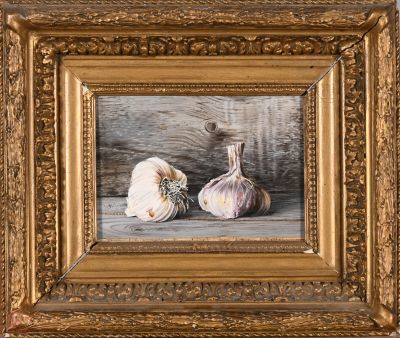 une peinture à l'huile représentant de l'ail et de l'ail sur un support en bois