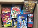 de nombreux DVD dans un coffret posé sur une table