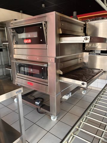 Unité de cuisson pizza avec deux fours à tunnels Zanolli avec con...