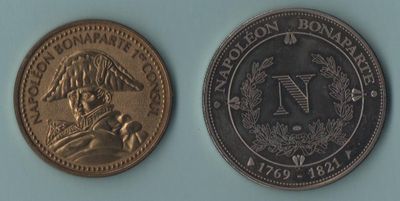 NAPOLEON à Sainte Hélène médaille en relief plus Napoléon Ie…